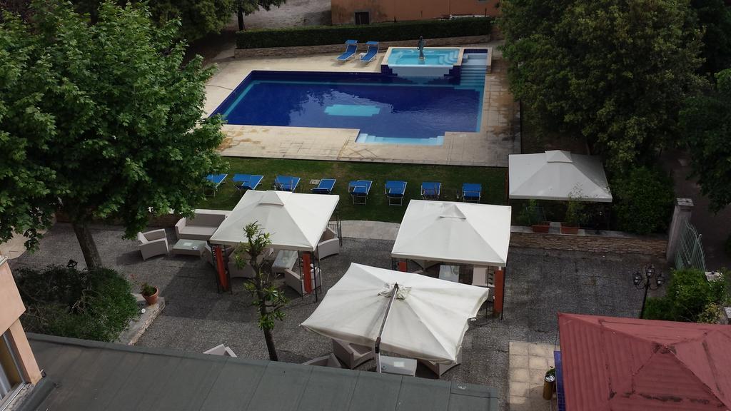 Hotel Miro مونتيكاتيني تيرمي المظهر الخارجي الصورة