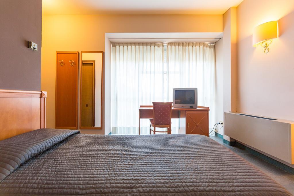 Hotel Miro مونتيكاتيني تيرمي المظهر الخارجي الصورة