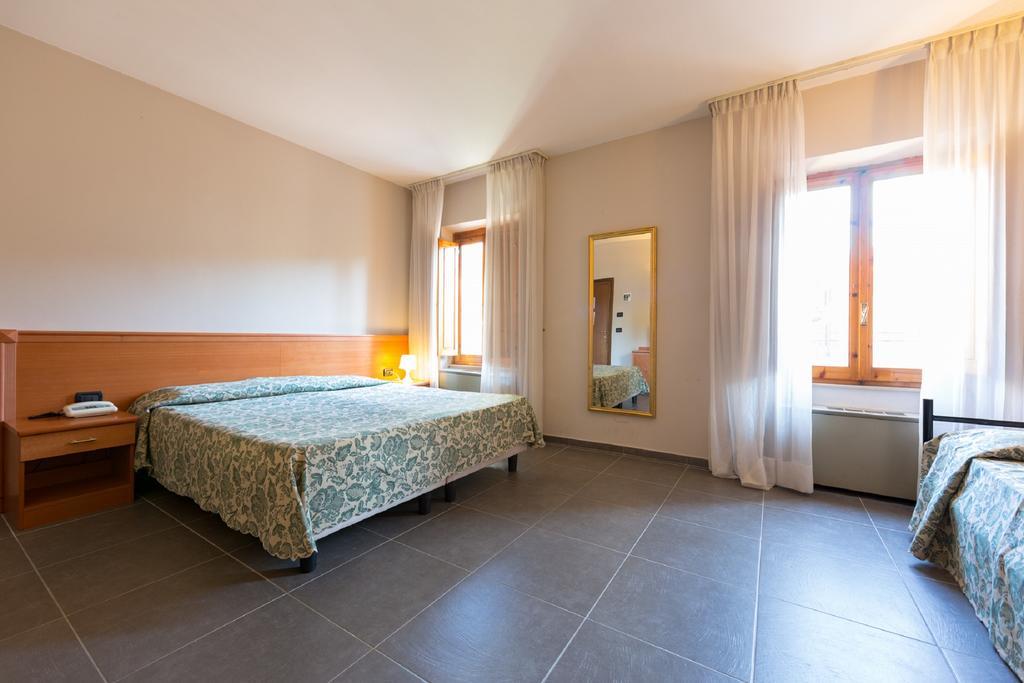 Hotel Miro مونتيكاتيني تيرمي المظهر الخارجي الصورة