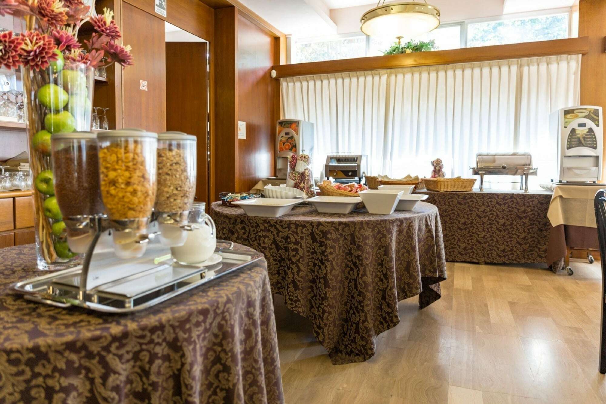 Hotel Miro مونتيكاتيني تيرمي المظهر الخارجي الصورة