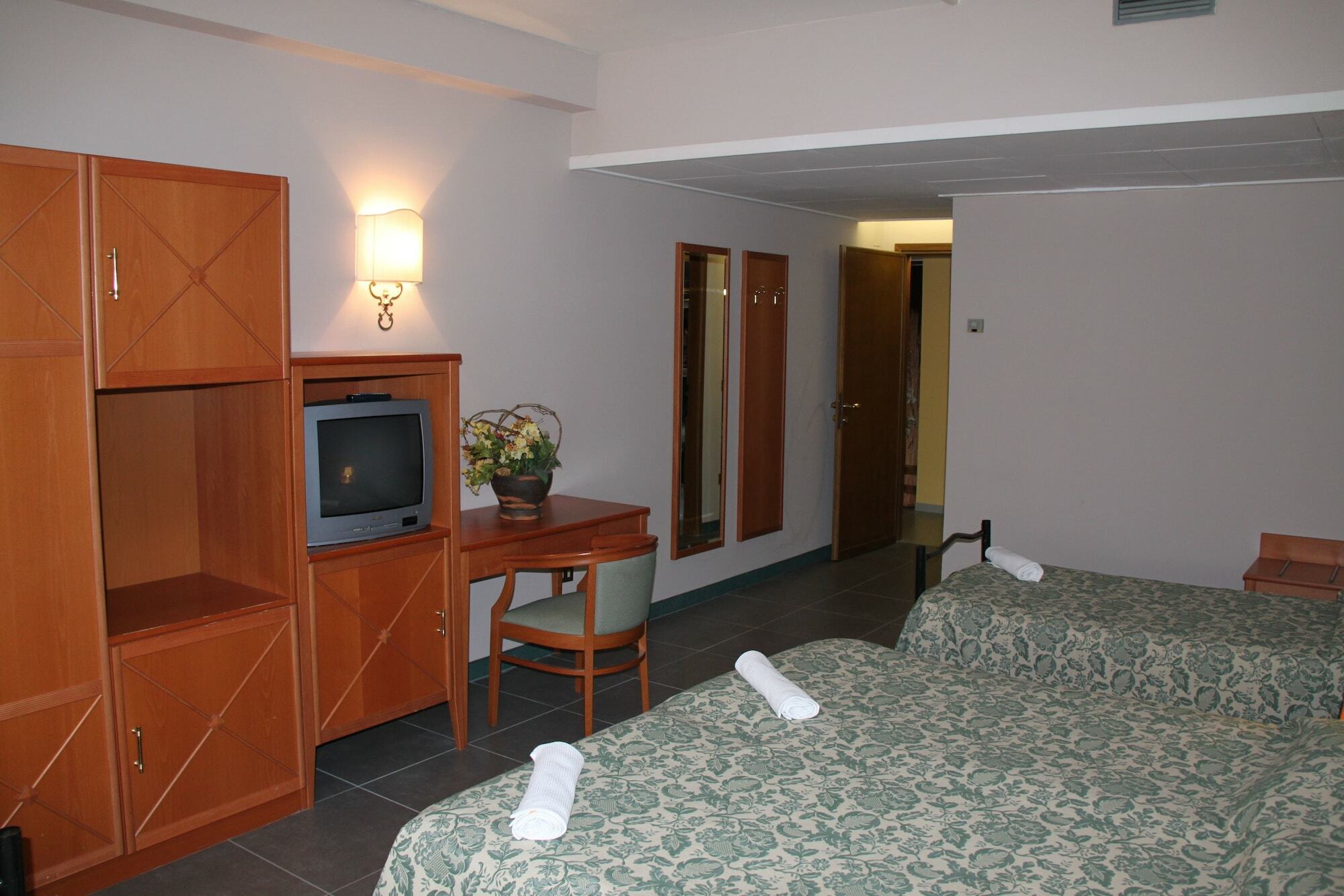 Hotel Miro مونتيكاتيني تيرمي المظهر الخارجي الصورة